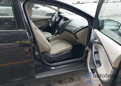 2016 Ford Focus Se z USA, uszkodzony, nr VIN 1FADP3F24GL262223